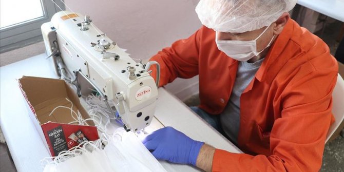 Tutuklu ve hükümlüler 4 ayda 20 milyon maske üretti