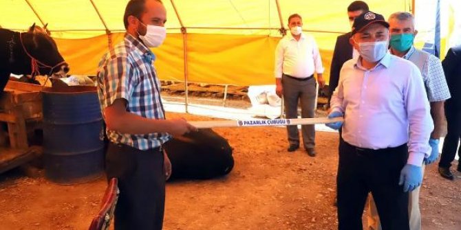 Çankırı'da koronavirüse karşı 'pazarlık çubuğu' ile kurbanlık pazarlığı