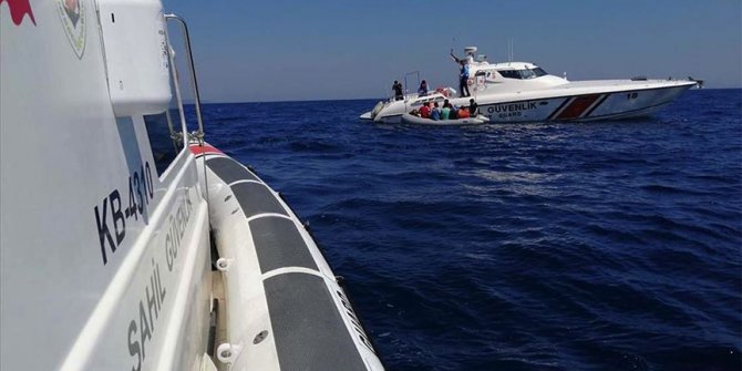 İzmir'de Türk kara sularına geri itilen 36 sığınmacı kurtarıldı