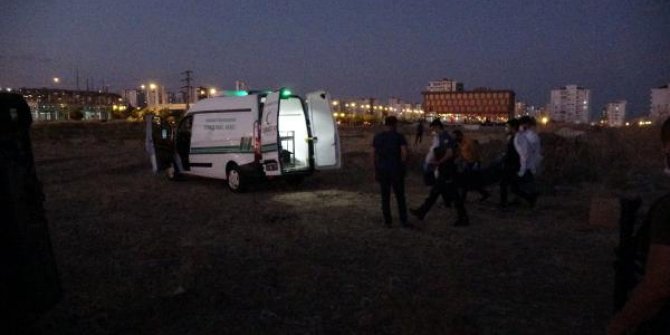 Diyarbakır'da boş arazide erkek cesedi bulundu