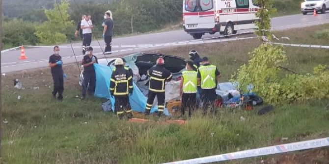 Kamyon ile çarpışan otomobildeki 2'si çocuk 5 kişi öldü