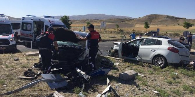 Nevşehir'de iki otomobil çarpıştı: 7 yaralı