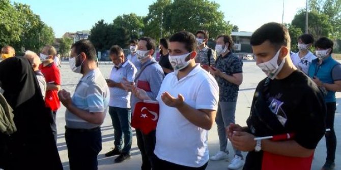Beyazıt Meydanı'nda Ayasofya için Fetih Suresi okundu