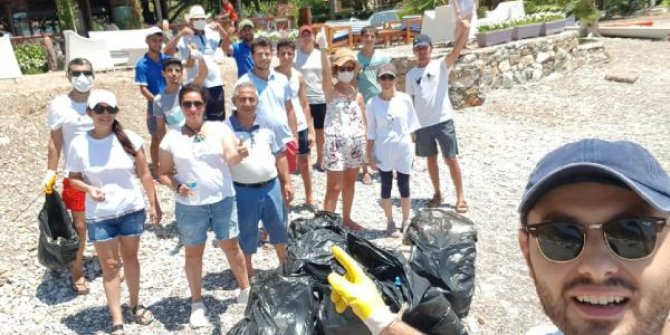 Tatilci kirletti, turizmci temizledi