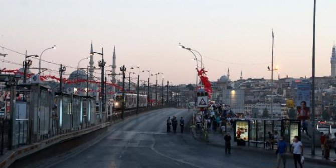 Galata Köprüsü araç trafiğine kapatıldı