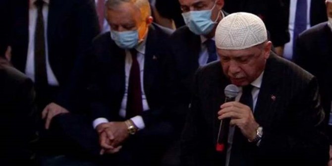 Erdoğan'dan Ayasofya'da Kur'an-ı Kerim tilaveti