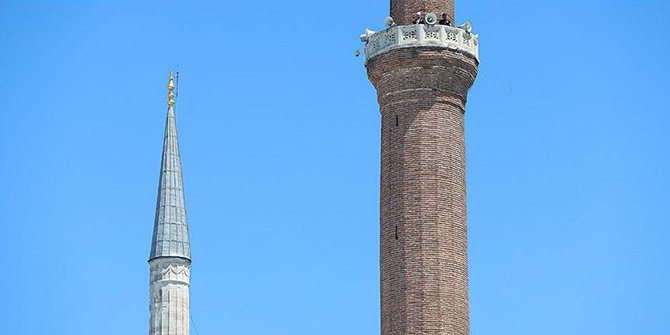 Ayasofya'nın minarelerinden 4 müezzin birlikte sela okudu