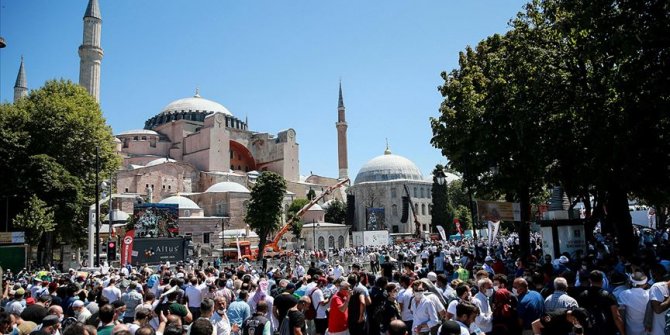 Ayasofya-i Kebir Cami-i Şerifi'nde 86 yıl sonra ilk cuma namazı kılındı