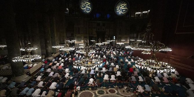 Ayasofya-i Kebir Cami-i Şerifi'nde ilk sabah namazı kılındı