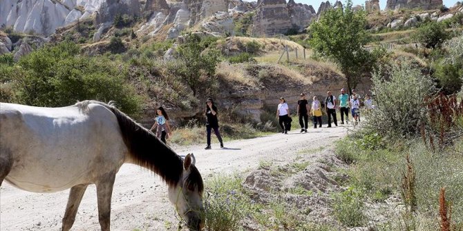 Kapadokya'nın saklı güzellikleri vadi yürüyüşleriyle keşfediliyor