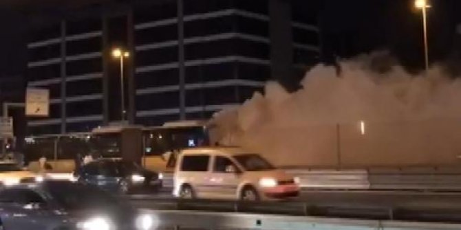 Küçükçekmece Cennet'te metrobüste yangın