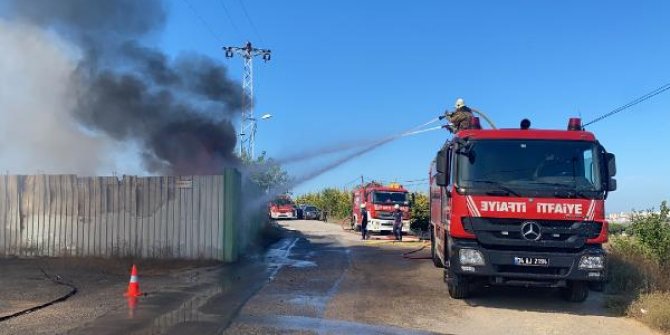 Maltepe'de araç parçalarının olduğu depoda yangın