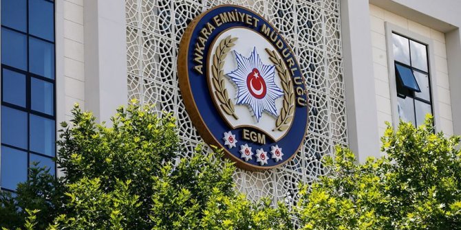 Ankara Emniyet Müdürlüğü polis aracından atlayan kadın hakkında açıklama yaptı
