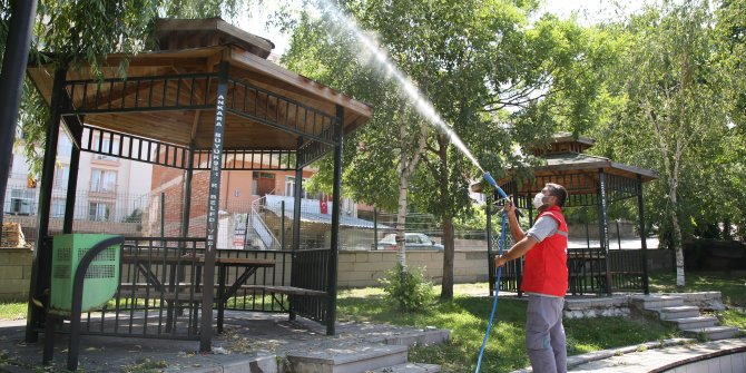 İlaçlama çalışmaları sürüyor