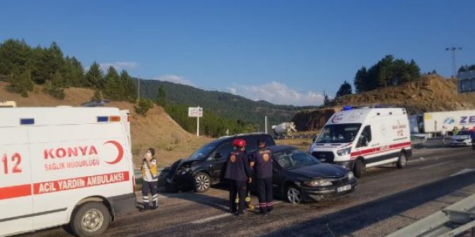 Konya'da 2 otomobil çarpıştı: 5 yaralı