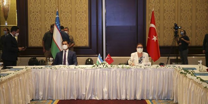 Ticaret Bakanı Pekcan Özbekistanlı yetkililerle bir araya geldi
