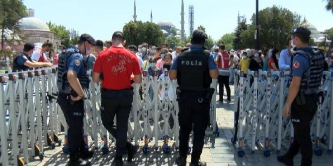 Ayasofya Camii'ne 5'inci günde yoğun ilgi: Görebilmek için Berlin'den geldik
