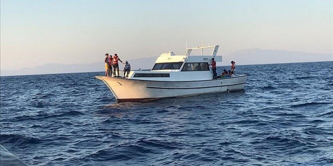 Muğla'da Türk kara sularına itilen 83 sığınmacı kurtarıldı