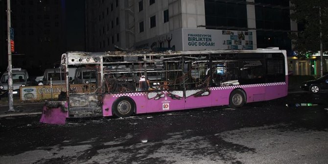 Esenyurt'ta bilboard, giyim kutusu ve hatlı otobüs kundaklandı