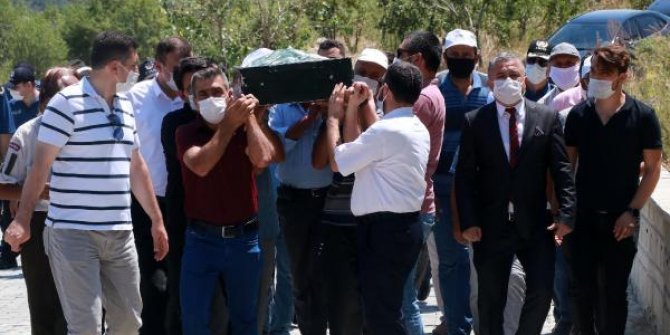 15 Temmuz şehidinin annesi, oğlunun yanında toprağa verildi