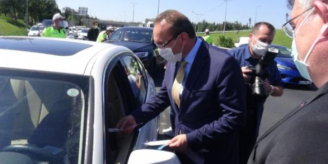 Vali Yavuz denetimlere katıldı, sürücülere pişmaniye hediye etti