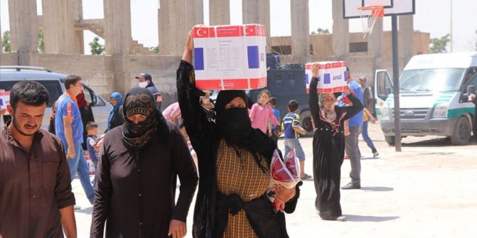 Tel Abyad'da ihtiyaç sahiplerine insani yardım dağıtıldı