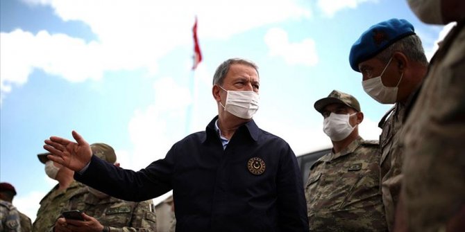 Bakan Akar ve TSK komuta kademesi sınır hattında