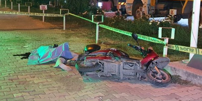 Kaldırıma devrilen elektrikli motosikletin sürücüsü öldü