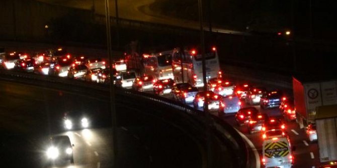 TEM Otoyolu Kocaeli geçişinde bayram yoğunluğu devam ediyor