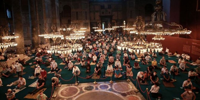 Ayasofya-i Kebir Cami-i Şerifi'nde 86 yıl sonra ilk bayram namazı