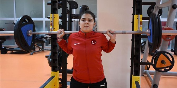 Milli halterci Ayşegül Çakın'ın gözü olimpiyatta