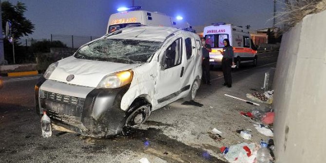 Aşırı hız nedeniyle devrilen hafif ticari araçtaki 5 kişi yaralandı