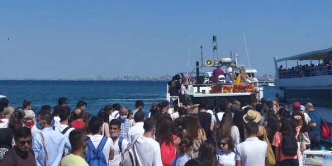 Büyükada'da şaşırtan kalabalık