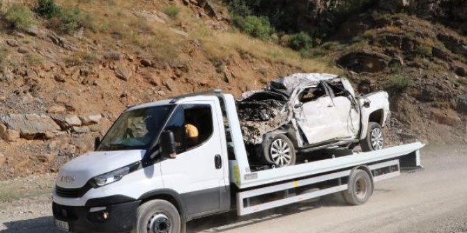 Hakkari'de minibüs, şarampole devrildi: 6 ölü, 1 yaralı
