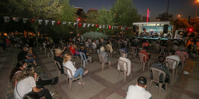 Yenimahalle’de açık hava konserleri dolu dizgin