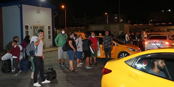 Arızalanan yolcu gemisi güvenlik güçlerince limana yanaştırıldı