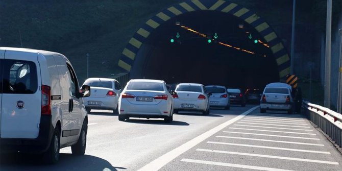 Bolu Dağı Tüneli'nden bayramda 621 bin 736 araç geçti