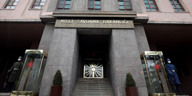 MSB: Ege Deniz Bölge Komutanlığı kışlasındaki yangın tamamen kontrol altına alındı