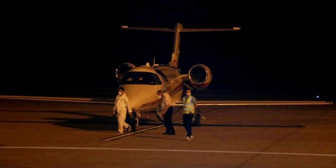 Rusya'daki Kovid-19 hastası Türk vatandaşı ambulans uçakla Türkiye'ye getirildi