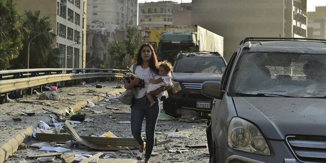 Beyrut'ta patlamanın ardından 2 hafta olağanüstü hal ilan edildi