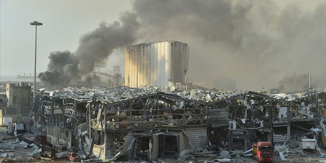 Lübnan Beyrut Limanı'ndaki 'tarihi' patlamanın şokunu yaşıyor