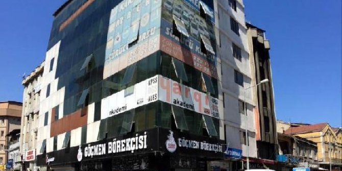 Vinçten düşen tabelacı öldü
