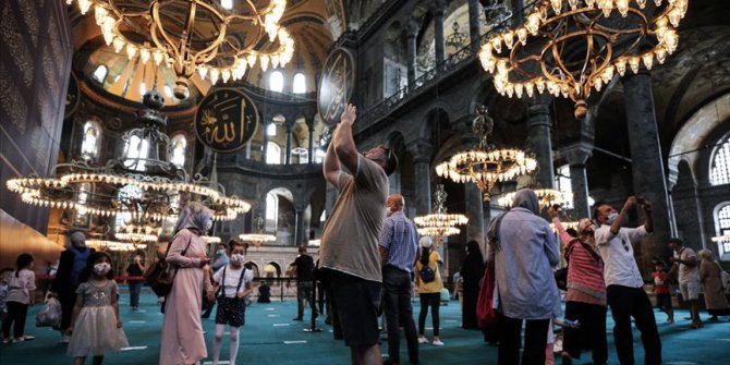 Ayasofya-i Kebir Cami-i Şerifi'ne ziyaretçilerin ilgisi sürüyor