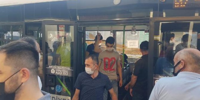 Kaymakam tıka basa dolu otobüsü boşalttı