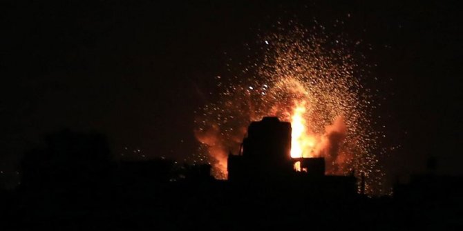 İsrail, Gazze'de Hamas'a ait bir noktayı vurdu