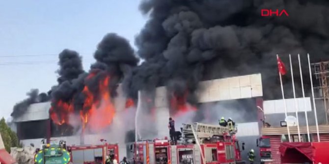 Manisa'da fabrika yangını