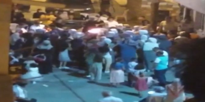 Tepki çeken görüntüler: Sokak düğünü ve asker eğlencesinde koronavirüse rağmen halay çektiler