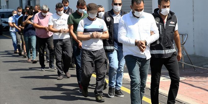 Adana merkezli FETÖ operasyonunda yakalanan 9 zanlıdan 2'si tutuklandı