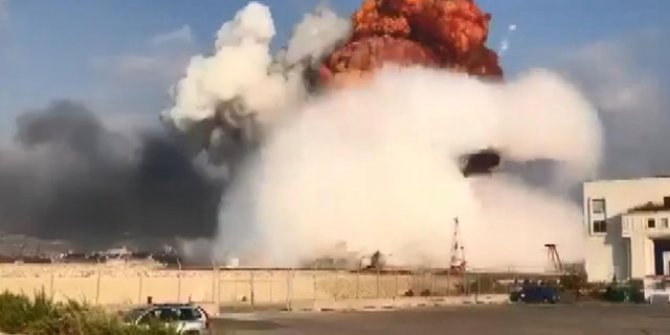 Beyrut Limanı'nda korkutan yangın