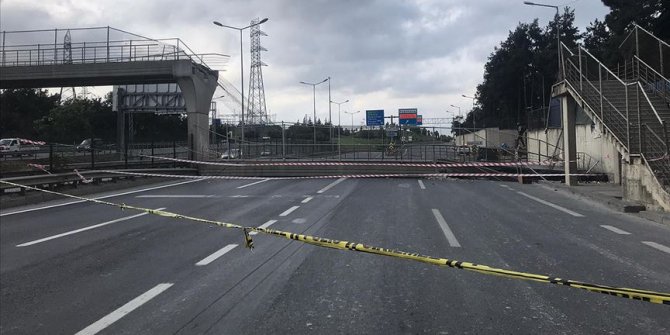 Eyüpsultan'da Hasdal-Kemerburgaz yolunda üst geçit çöktü